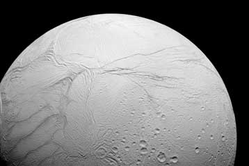 Αφθονα τα βασικά συστατικά της ζωής στον δορυφόρο του Κρόνου Εγκέλαδο