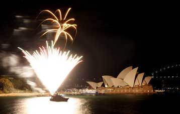 Σε συσκότιση μίας ώρας για τη σωτηρία του πλανήτη καλεί η πρωτοβουλία «Η Ώρα της Γης»
