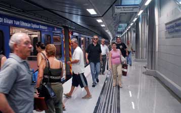 Προς καθιέρωση το μεταμεσονύχτιο ωράριο σε Μετρό και ΗΣΑΠ