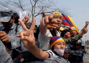 Για διαστρεβλωμένη κάλυψη των ταραχών στο Θιβέτ από την Κίνα κάνει λόγο ο Δαλάι Λάμα