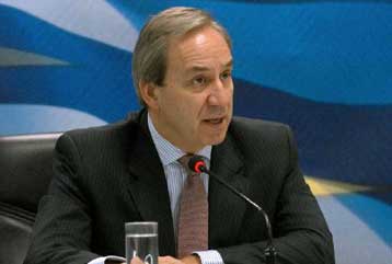 Μείωση στο 15% των Ελλήνων που ζουν κάτω από το όριο της φτώχειας θέλει η κυβέρνηση