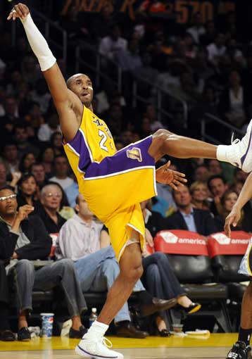 Στις 57 νίκες η Βοστόνη, στους 53 πόντους -αλλά ηττημένος- ο Κόμπι Μπράιαντ