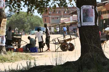 Έκτη συνεχόμενη θητεία διεκδικεί ο πρόεδρος της Ζιμπάμπουε Ρ.Μουγκάμπε