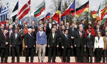 Ίσες αποστάσεις από Κίνα και Δαλάι Λάμα τηρεί η ΕΕ στο θέμα του Θιβέτ