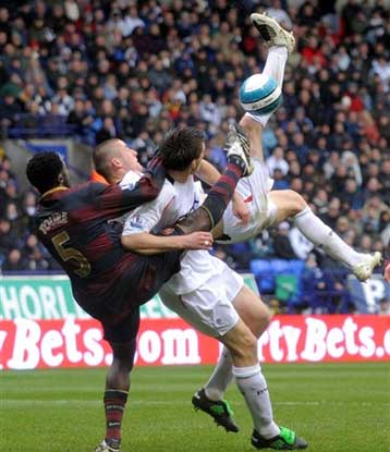 Τη μεγάλη ανατροπή έκανε η Αρσεναλ, αλλά η Μάντσεστερ διατηρήθηκε πρώτη με «4άρα»