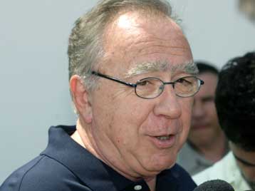 Eπίσκεψη Kόκκαλη στου Ρέντη με ευχές και πριμ