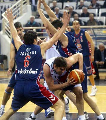 Μία ανάσα από τη ζώνη υποβιβασμού ο ΠΑΟΚ