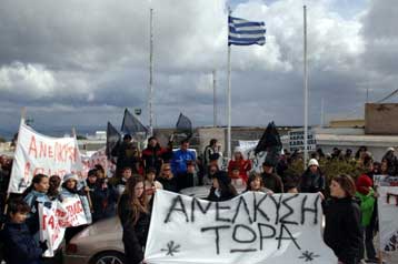 Επίσπευση των εργασιών ανέλκυσης του Sea Diamond ζητούν οι κάτοικοι της Σαντορίνης