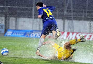 Θέληση για τη νίκη είδε ο Τζαναβάρας, αναζητά κουράγιο ο Υφαντίδης