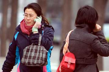 Τα κινητά σκοτώνουν περισσότερους από όσους το κάπνισμα, υποστηρίζει Βρετανός γιατρός