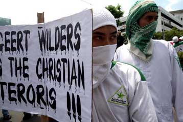 Οργισμένη διαδήλωση στην Ινδονησία για την ταινία Ολλανδού βουλευτή κατά του Ισλάμ