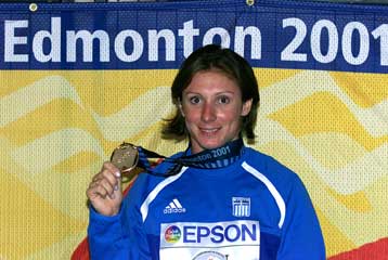 Στη Θάνου το αργυρό μετάλλιο της Τζόουνς στο Παγκόσμιο του 2001