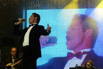 Διάσημα ονόματα της μουσικής συναντά ο Μ.Φραγκούλης στην Αθηνών Αρένα