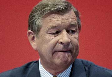 Σε επιπλέον διαγραφές 19 δισ. δολαρίων προχώρησε η UBS στο πρώτο τρίμηνο