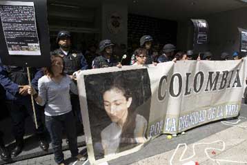 Την προσωπική παρέμβαση του Νικολά Σαρκοζί ζητά ο γιος της Ίνγκριντ Μπετανκούρ