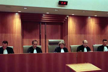 Σύνταξη χηρείας σε ομόφυλο ερωτικό σύντροφο αναγνωρίζει το Ευρωπαϊκό Δικαστήριο