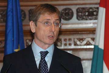 Έτοιμος να παραιτηθεί δηλώνει ο πρωθυπουργός της Ουγγαρίας