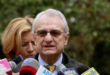 Μόνο για ετερόφυλα ζευγάρια, επαναλαμβάνει η κυβέρνηση για το σύμφωνο συμβίωσης