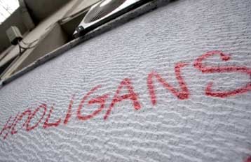 Καταστροφές από αγνώστους έξω από το γήπεδο του Πανιωνίου