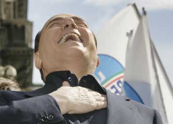 Τηλεμαχία α λα ιταλικά Μπερλουσκόνι-Βελτρόνι, δύο εβδομάδες πριν τις εκλογές