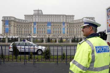 Στη «μάχη του Βουκουρεστίου» για το όνομα της ΠΓΔΜ ο Κ.Καραμανλής