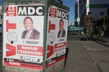 Νίκη έναντι του Μουγκάμπε διακηρύσσει η αντιπολίτευση της Ζιμπάμπουε