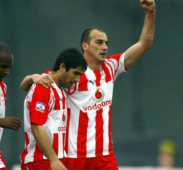 Διά πυρός και σιδήρου νίκη του Αρη, με τα χίλια ζόρια 3-2 ο Ολυμπιακός