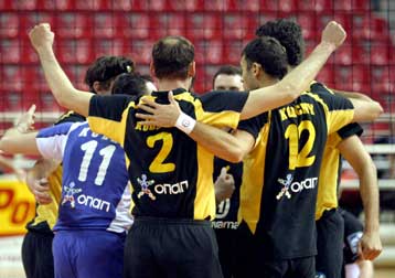 Ελπίδες παραμονής για την ΑΕΚ μετά το 3-1 σετ επί του ΠΑΟΚ
