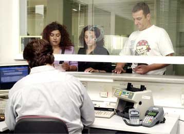 Ικανοποίηση εξαγωγέων για τη χορήγηση συμπληρωματικού ορίου απαλλαγής τους από ΦΠΑ