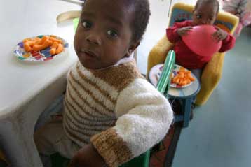 Τριπλασιάζουν οι ΗΠΑ τα κονδύλια για την καταπολέμηση του AIDS στην Αφρική