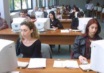 Αυξήσεις 4,5% στους μισθούς και 5% στις συντάξεις του Δημοσίου για το 2008