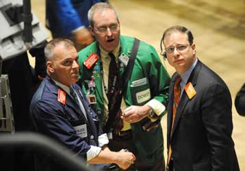 Οριακή άνοδος στη Γουόλ Στριτ, πτώση στα ευρωπαϊκά χρηματιστήρια την Πέμπτη