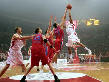 Ήττα του Ολυμπιακού από την ΤΣΣΚΑ στο ΣΕΦ και ραντεβού στη Μόσχα