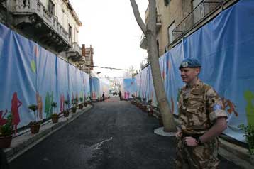 Ξαναέκλεισε για δύο ώρες το οδόφραγμα της οδού Λήδρας