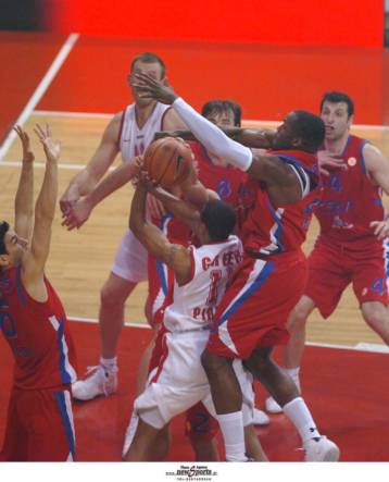 Η ΤΣΣΚΑ απάντησε με τρίποντα στον Ολυμπιακό και έστειλε την πρόκριση στην… παράταση