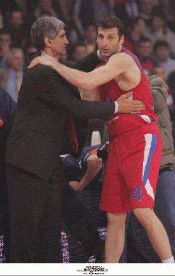 Τίποτα δεν έχει τελειώσει, τονίζει ο Παπαλουκάς, τον οποίο εκθείασε ο Ζήσης