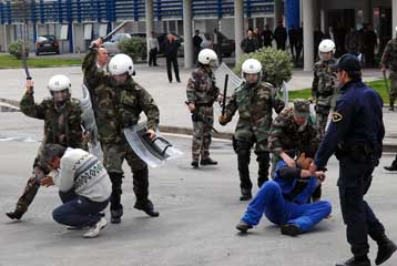 ΕΔΕ για τα επεισόδια έξω από το υπουργείο Εμπορικής Ναυτιλίας