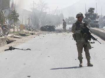 Δέσμευση των ΗΠΑ στη Σύνοδο του ΝΑΤΟ για ενίσχυση των δυνάμεων στο Αφγανιστάν