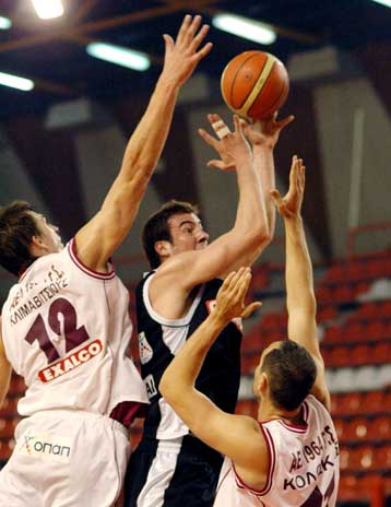 Στο χείλος του γκρεμού ο ΠΑΟΚ, σώθηκε η Ολύμπια, ανάβει η μάχη των πλέι-οφ