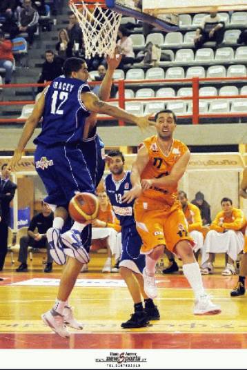 Νίκη παραμονής για Ολύμπια με 76-72 μέσα στο Αιγάλεω