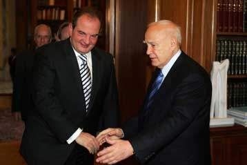 Συντριπτικό «ναι» των πολιτών στο βέτο, προβληματισμός στα Σκόπια