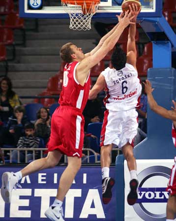 Φιέστα με τα όλα της για την ΑΕΚ, κέρδισε τον Παναθηναϊκό, έχασε και ο Ολυμπιακός