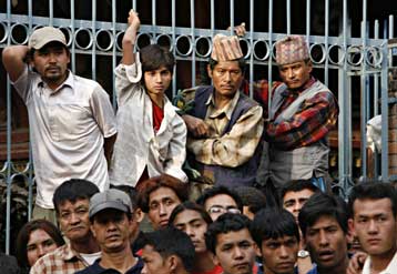 Τεταμένη η κατάσταση στο Νεπάλ εν όψει των εκλογών της Πέμπτης