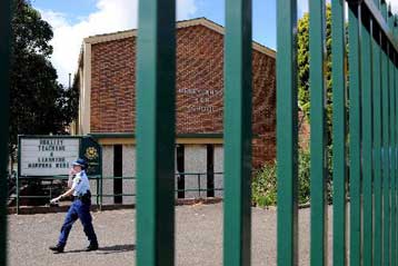 Έφηβοι επιτέθηκαν με μαχαίρια και μπαστούνια του μπέιζμπολ σε σχολείο της Αυστραλίας