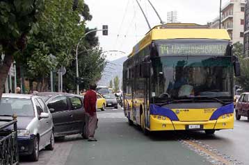 Επίθεση με μολότοφ εναντίον τρόλεϊ στον Βύρωνα