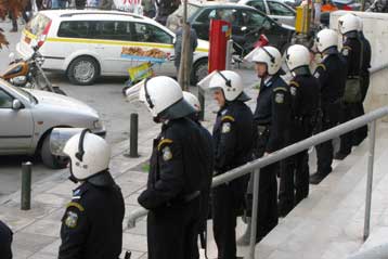 Επεισόδια κατά την απόπειρα συμβολικού αποκλεισμού των δικαστηρίων στη Θεσσαλονίκη