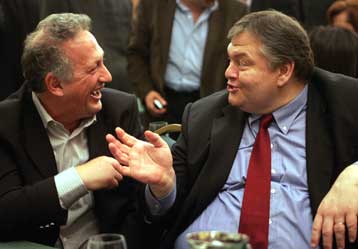 Ρόλους σε Βενιζέλο και Σκανδαλίδη ανέθεσε ο Γ.Παπανδρέου