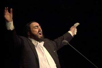 «Στημένη» η τελευταία παράσταση του Λουτσιάνο Παβαρότι