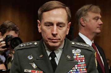 Πάγωμα στην απόσυρση στρατευμάτων των ΗΠΑ από το Ιράκ συνιστά ο Ντ.Πετρέους