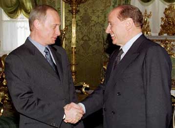 «Είμαι ψηλότερος από τον Σαρκοζί και τον Πούτιν» επιμένει ο Σίλβιο Μπερλουσκόνι